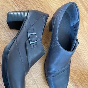 Clarks leather boots sz 9